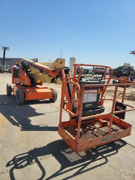 2016 JLG E450AJ Articulating Boom Lift
