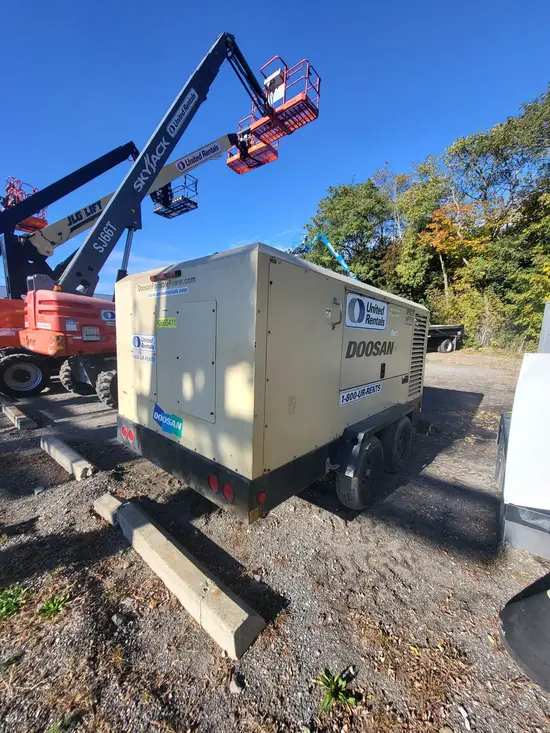 2017 Doosan XP825/HP750WCU Air Compressor
