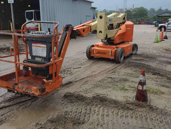 2013 JLG E400AJPN Articulating Boom Lift