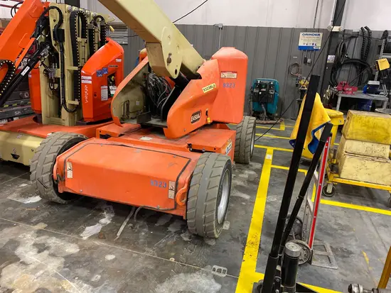 2014 JLG E450AJ Articulating Boom Lift