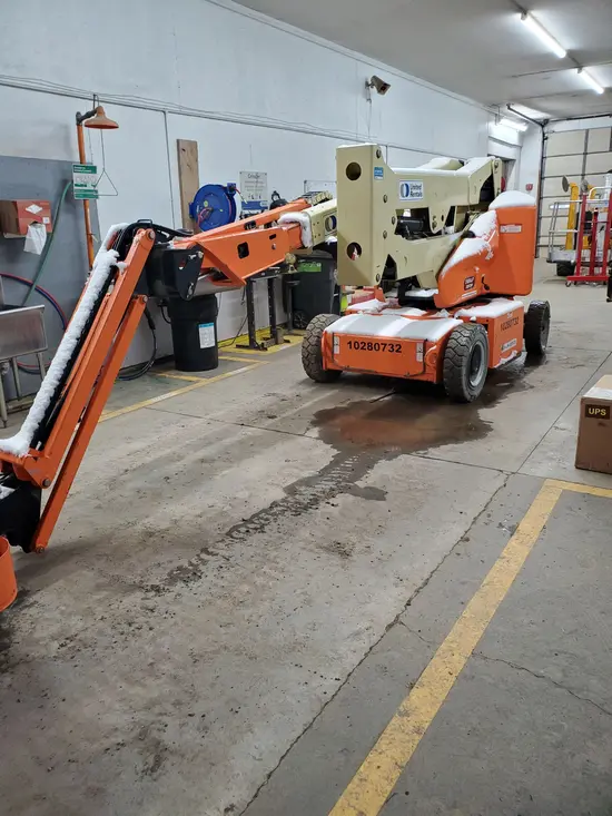 2014 JLG E400AJPN Articulating Boom Lift