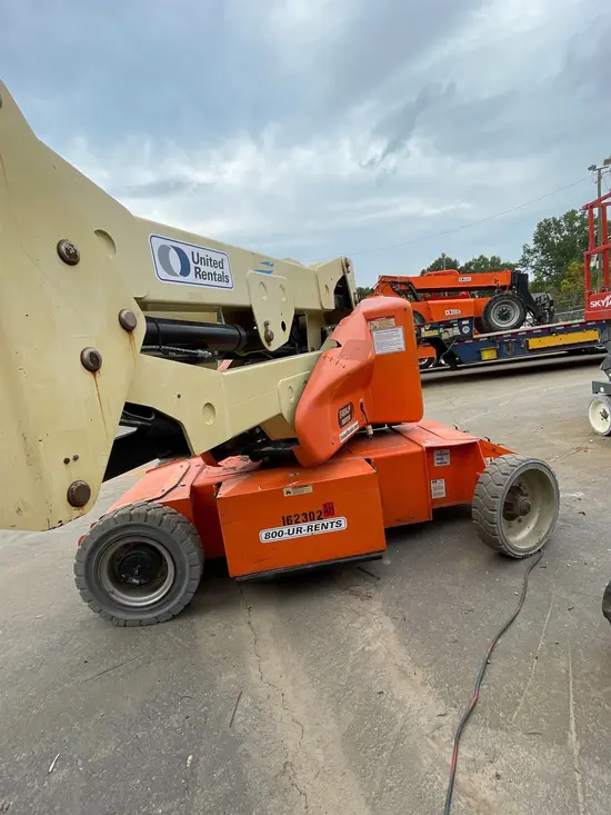 2016 JLG E400AJPN Articulating Boom Lift