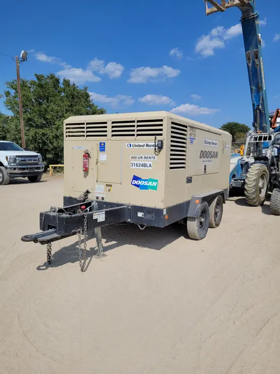 2016 Doosan XP825/HP750WCU Air Compressor