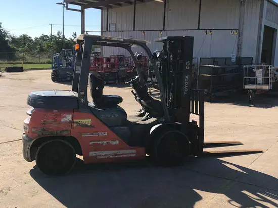 2019 Toyota 8FD35U Warehouse Forklift