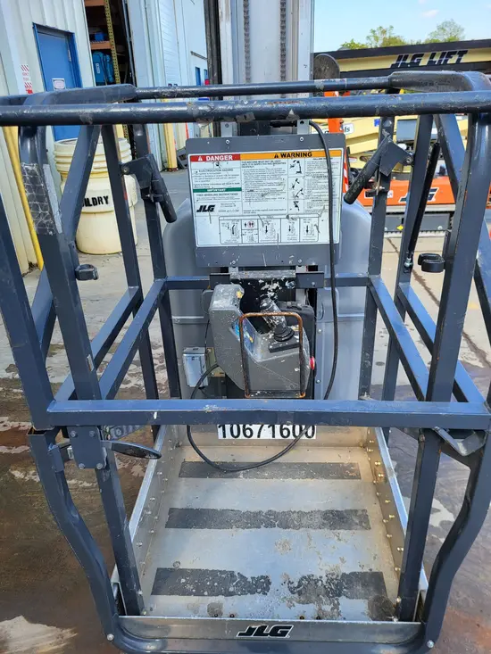 2017 JLG 20MVL Self-Propelled One-Person Lift