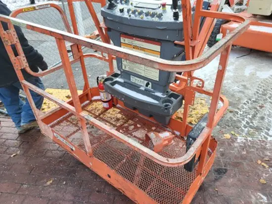 2014 JLG E450AJ Articulating Boom Lift