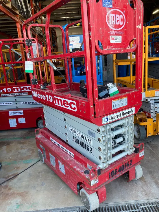 2018 MEC MICRO 19 Scissor Lift
