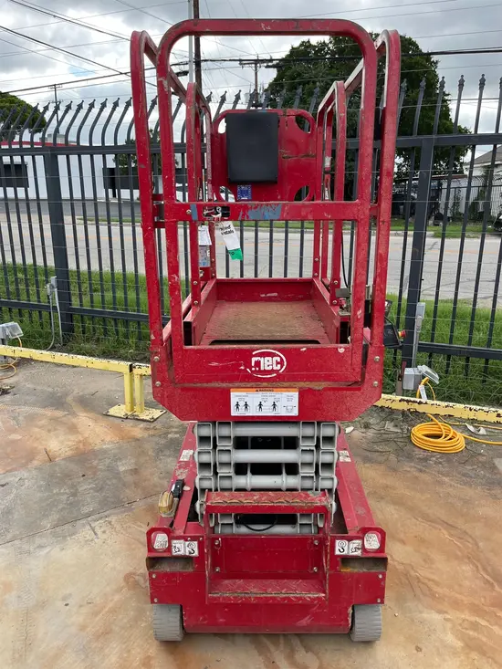 2018 MEC MICRO 19 Scissor Lift