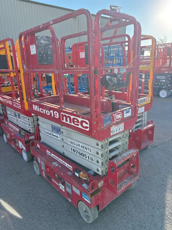 2018 MEC MICRO 19 Scissor Lift