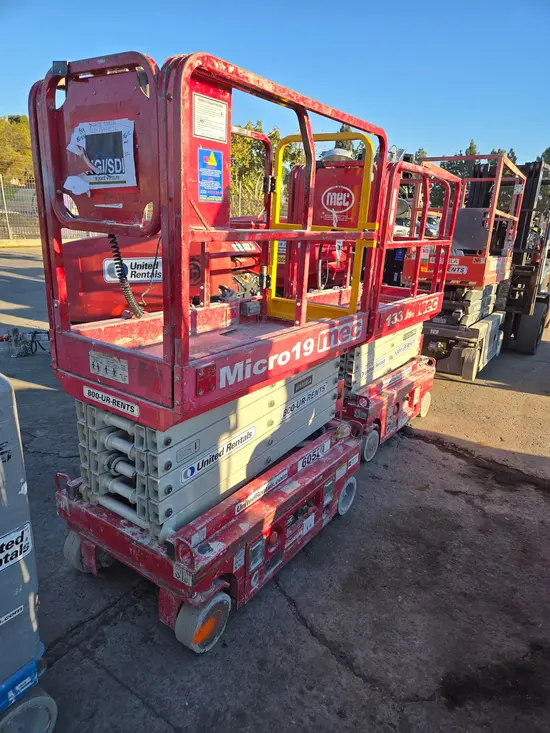 2018 MEC MICRO 19 Scissor Lift