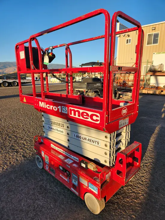 2018 MEC MICRO 19 Scissor Lift