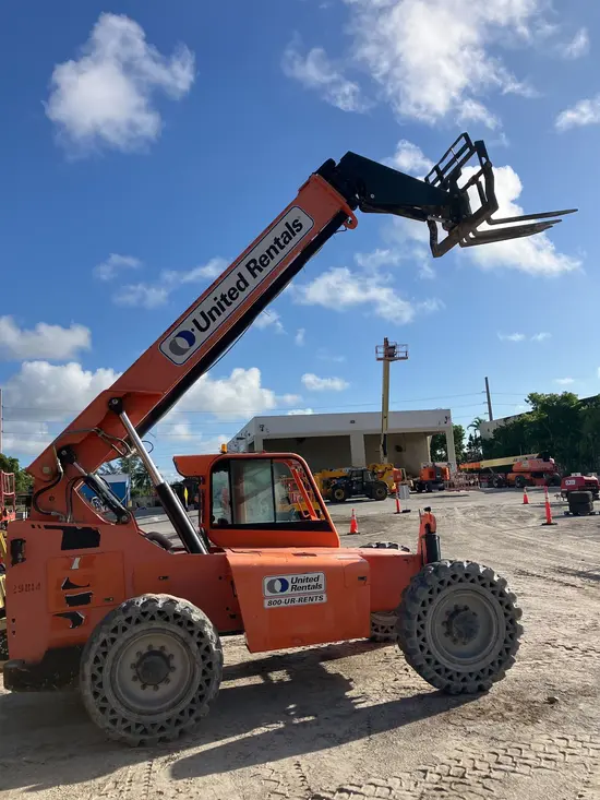 2016 SKYTRAK 6042 Forklift