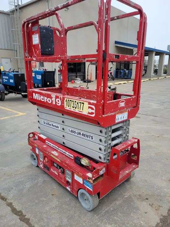 2018 MEC MICRO 19 Scissor Lift