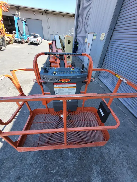 2013 JLG E450AJ Articulating Boom Lift