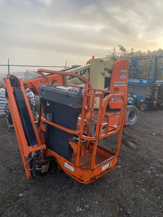 2012 JLG E300AJP Articulating Boom Lift