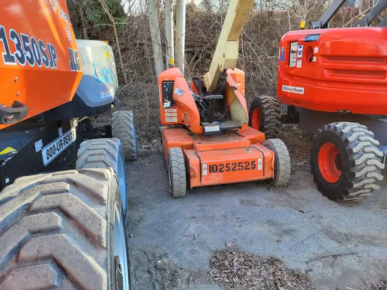 2014 JLG E400AJPN Articulating Boom Lift