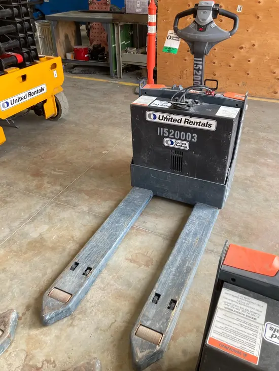 2022 Toyota 8HBW23 Jack