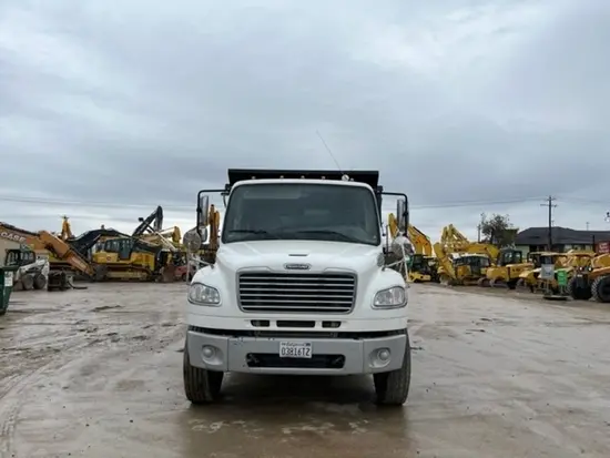 2020 Freightliner M2106 Truck