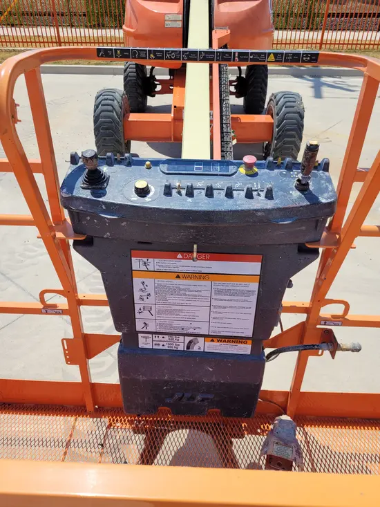 2014 JLG 400S Boom Lift