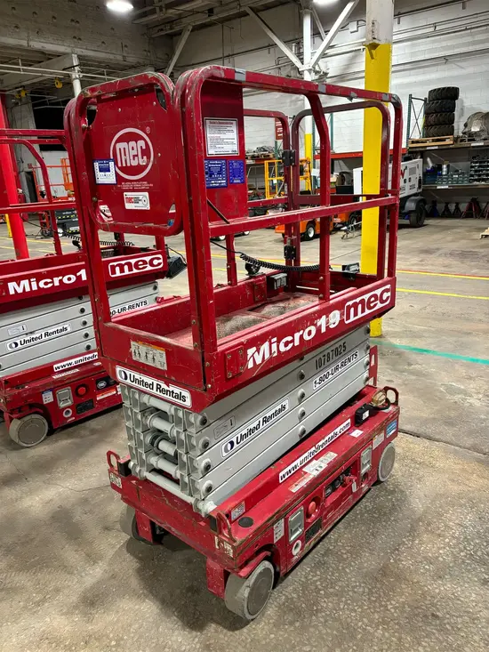 2018 MEC MICRO 19 Scissor Lift