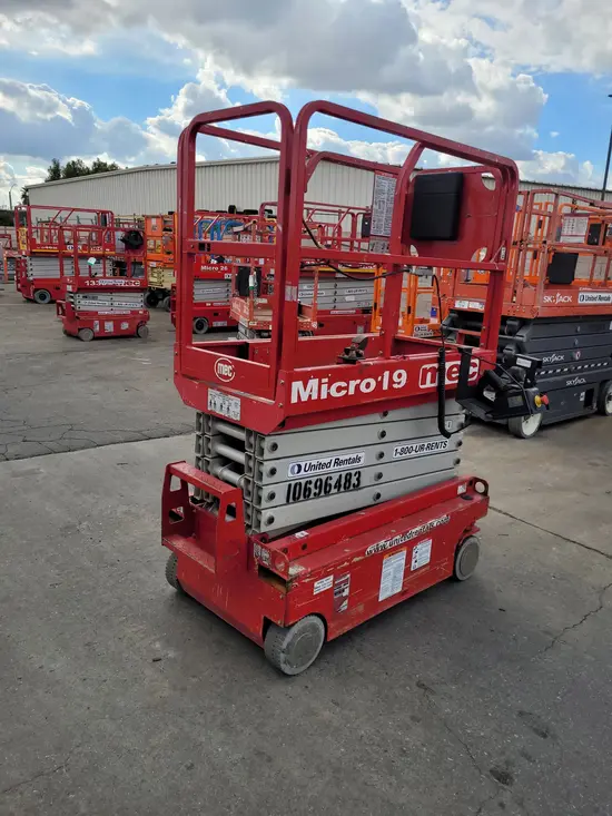 2017 MEC MICRO 19 Scissor Lift