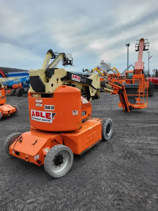 2014 JLG E400AJPN Articulating Boom Lift