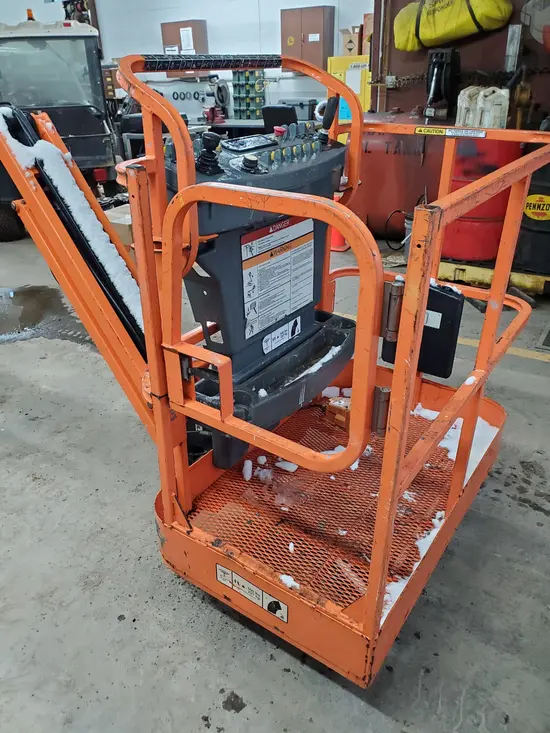 2014 JLG E400AJPN Articulating Boom Lift