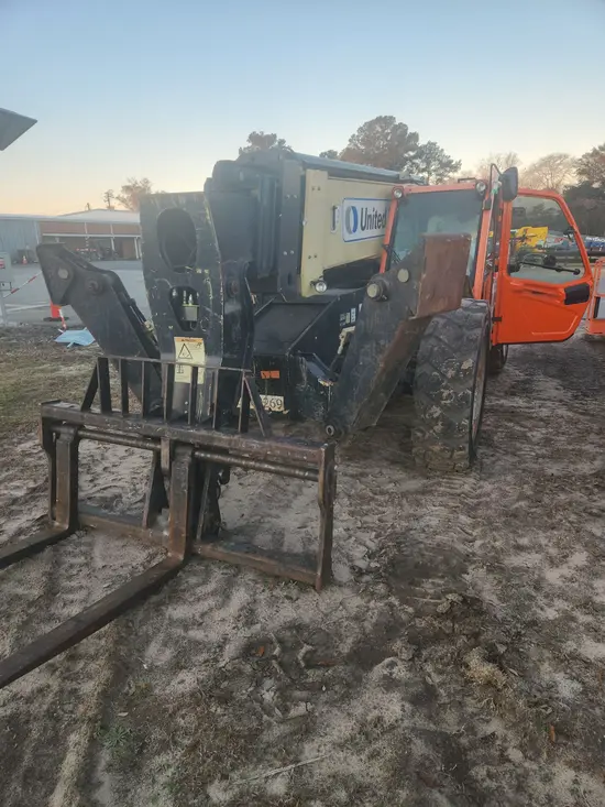 2016 JLG 1055 Forklift