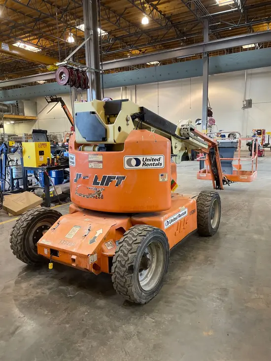 2014 JLG E450AJ Articulating Boom Lift