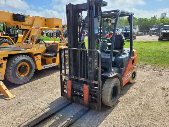 2016 Toyota 8FDU25 Warehouse Forklift