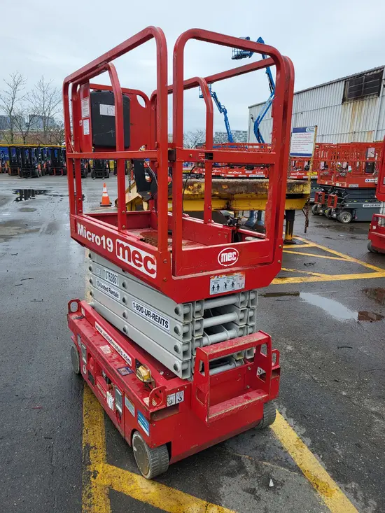 2018 MEC MICRO 19 Scissor Lift