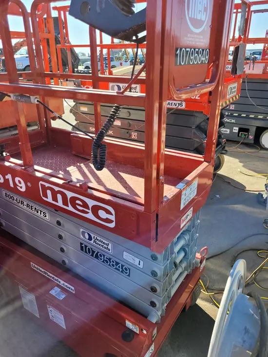 2018 MEC MICRO 19 Scissor Lift