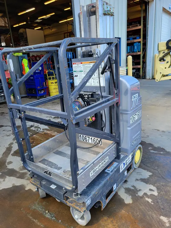 2017 JLG 20MVL Self-Propelled One-Person Lift