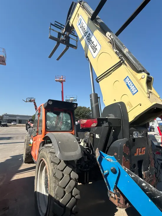 2015 JLG 1055 Forklift