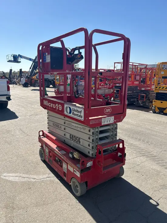 2018 MEC MICRO 19 Scissor Lift