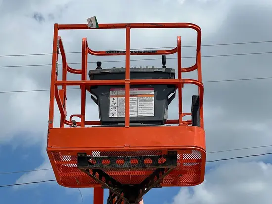 2014 JLG E400AJPN Articulating Boom Lift