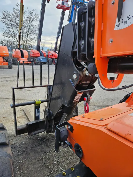 2017 SKYTRAK 8042 Forklift