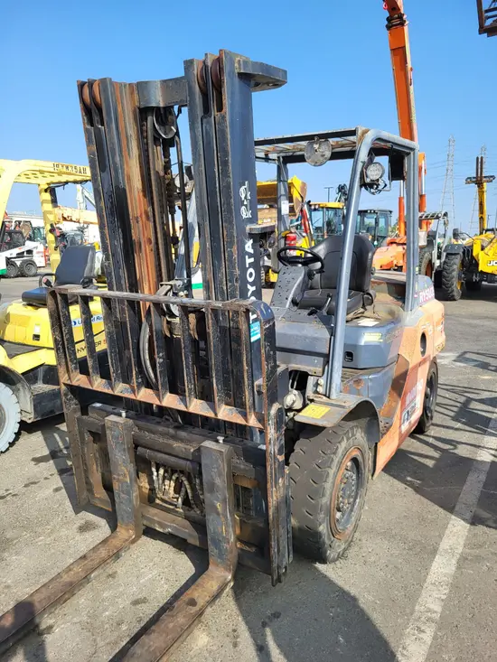 2015 Toyota 8FD35U Warehouse Forklift