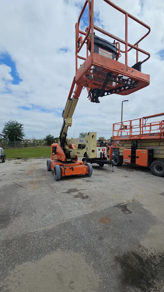 2014 JLG E450AJ Articulating Boom Lift
