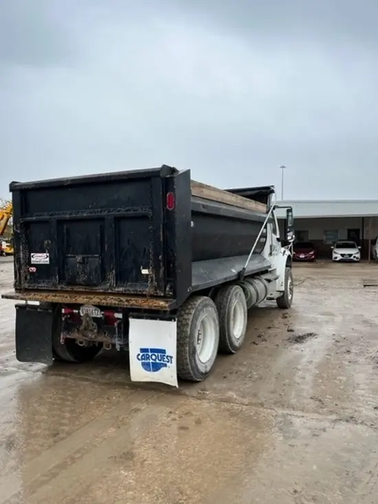 2020 Freightliner M2106 Truck