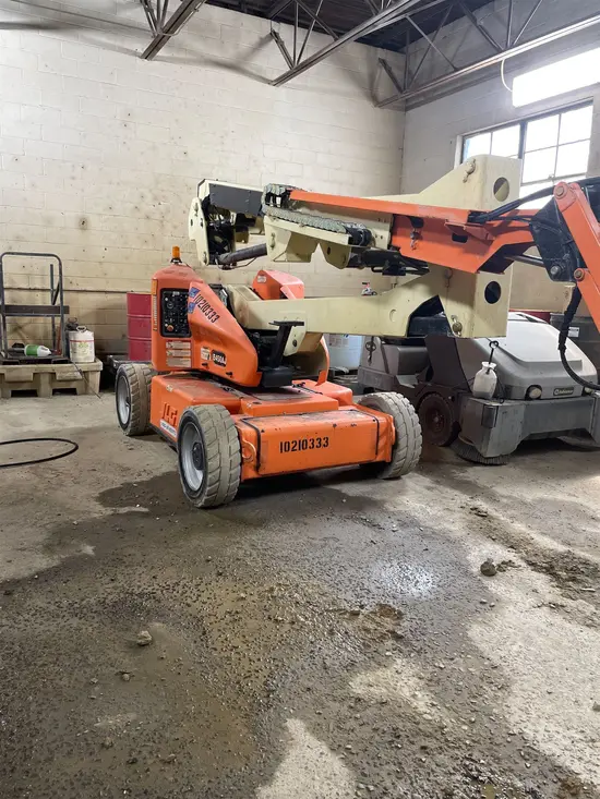 2013 JLG E450AJ Articulating Boom Lift