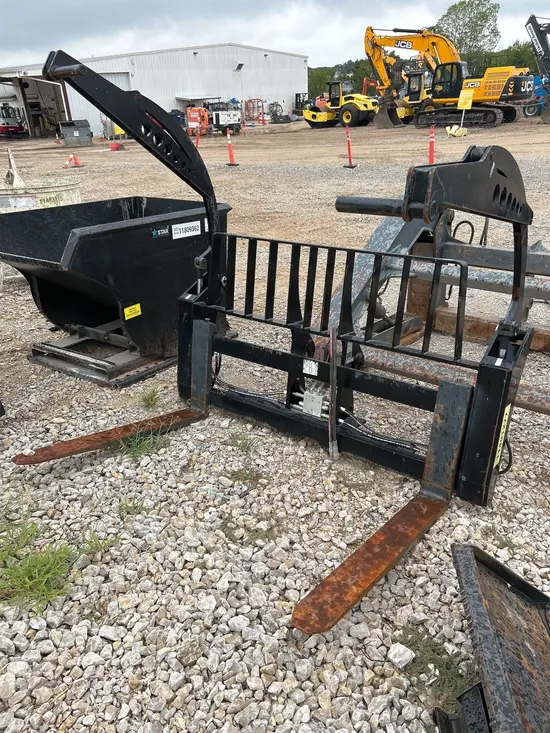 2011 Case QC300DTCPF10660 Attachment