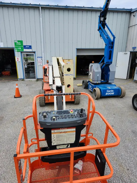 2012 JLG E450AJ Articulating Boom Lift