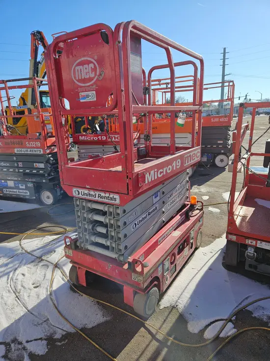 2018 MEC MICRO 19 Scissor Lift