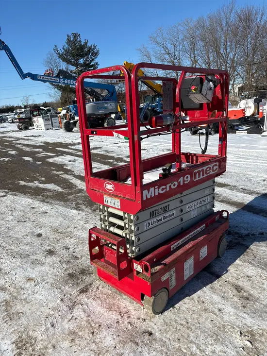 2018 MEC MICRO 19 Scissor Lift
