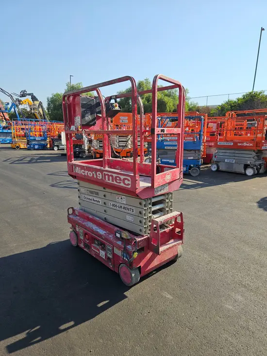 2018 MEC MICRO 19 Scissor Lift