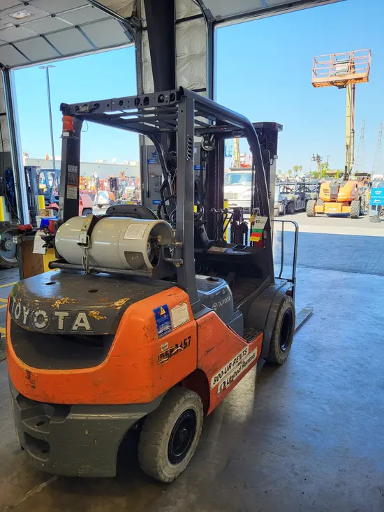 2017 Toyota 8FGU25 Warehouse Forklift