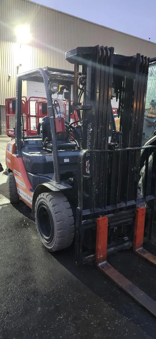 2018 Toyota 8FGU30 Warehouse Forklift
