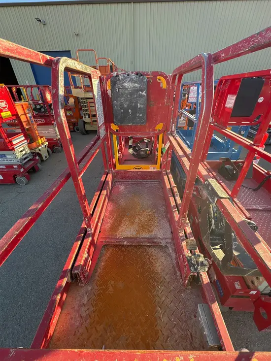 2018 MEC MICRO 19 Scissor Lift