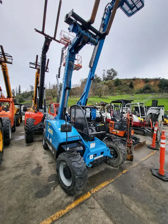 2017 Genie GTH-5519 Forklift